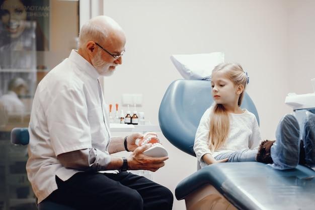 Ребенку у ортодонта не только страшно, но и интересно